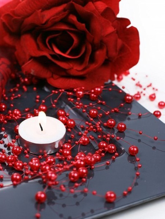 Perły na sznurku CZERWONE 1,30 m PartyDeco