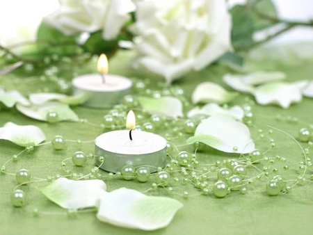 Perły na sznurku JASNOZIELONE 1,30 m PartyDeco