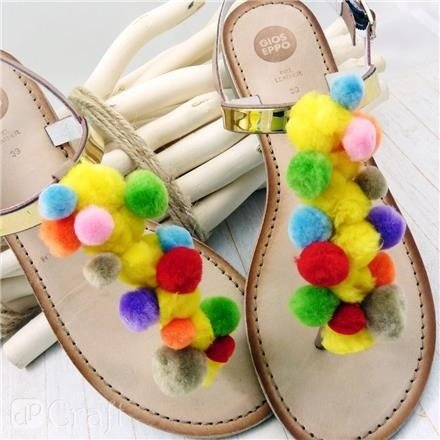 Pompony akrylowe 24 szt. mix rozmiarów ŻÓŁTE dpCraft